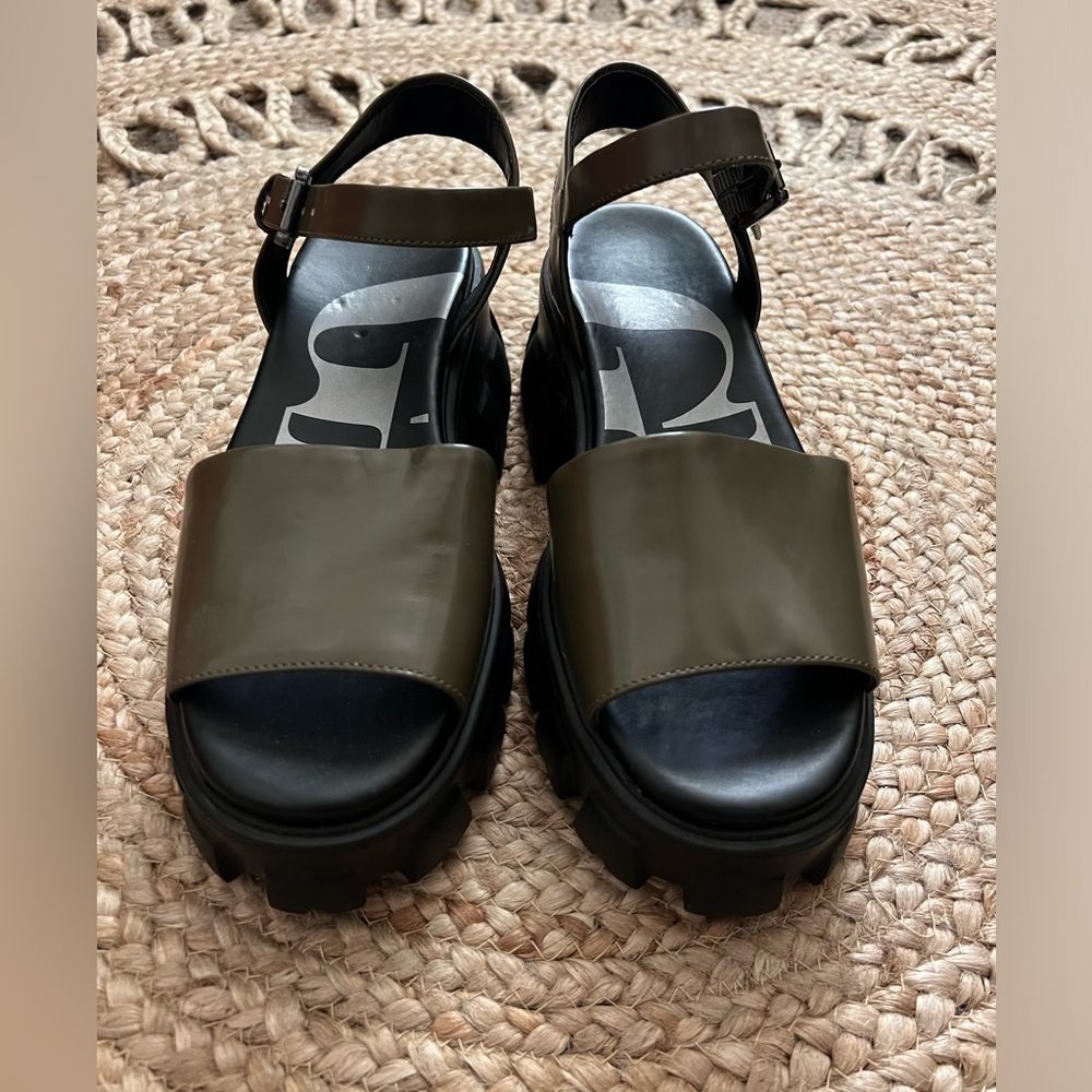 Gianni Bini Platform Sandal